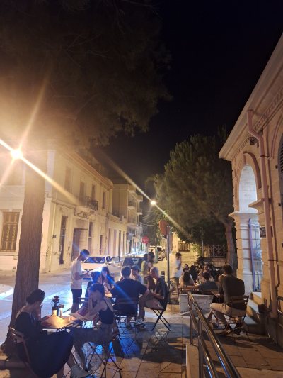 Poe Bar & Restaurant