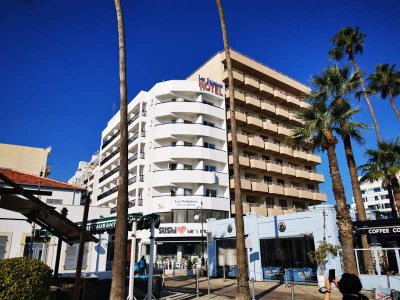 Les Palmiers Beach Hotel