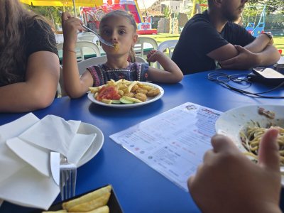 Moments play and sports cafe