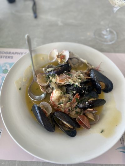 Puesta Oyster Bar & Grill