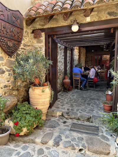 Linos Inn
