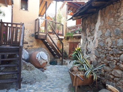 Linos Inn