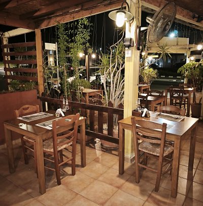 Lichnari Traditional Charcoal Grill Taverna ! Ola sta karvouna!