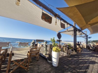 Island Beach Bar and Restaurant