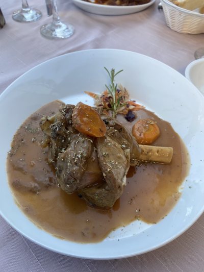 Les Amis Restaurant