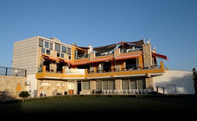 Neo’s Sports Club – Restaurant, Bar & Roof Garden