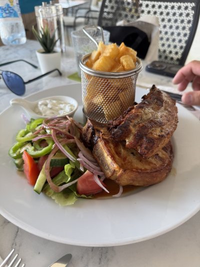 Sunset Breeze Restaurant & Lounge