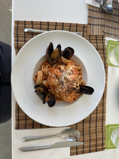 Sunset Breeze Restaurant & Lounge