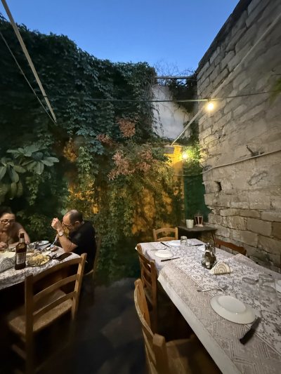 Kαφενείο Mαγειρείο Γιαγκίνι, Cypriot Tavern