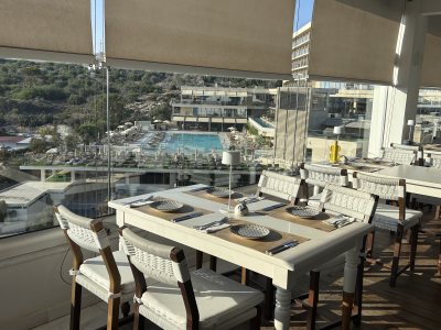 Roof Burger Bar