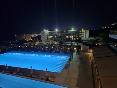 Ezra Fine Dining Restaurant (Adults Only)