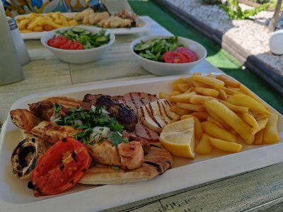 Zafeiros Bar & Restaurant
