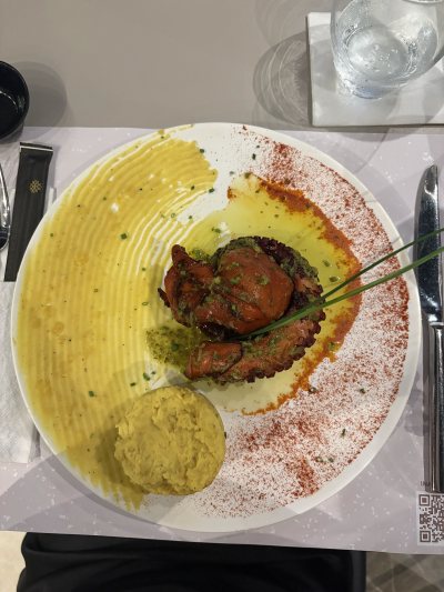 AHINOS Mediterranean & Sushi