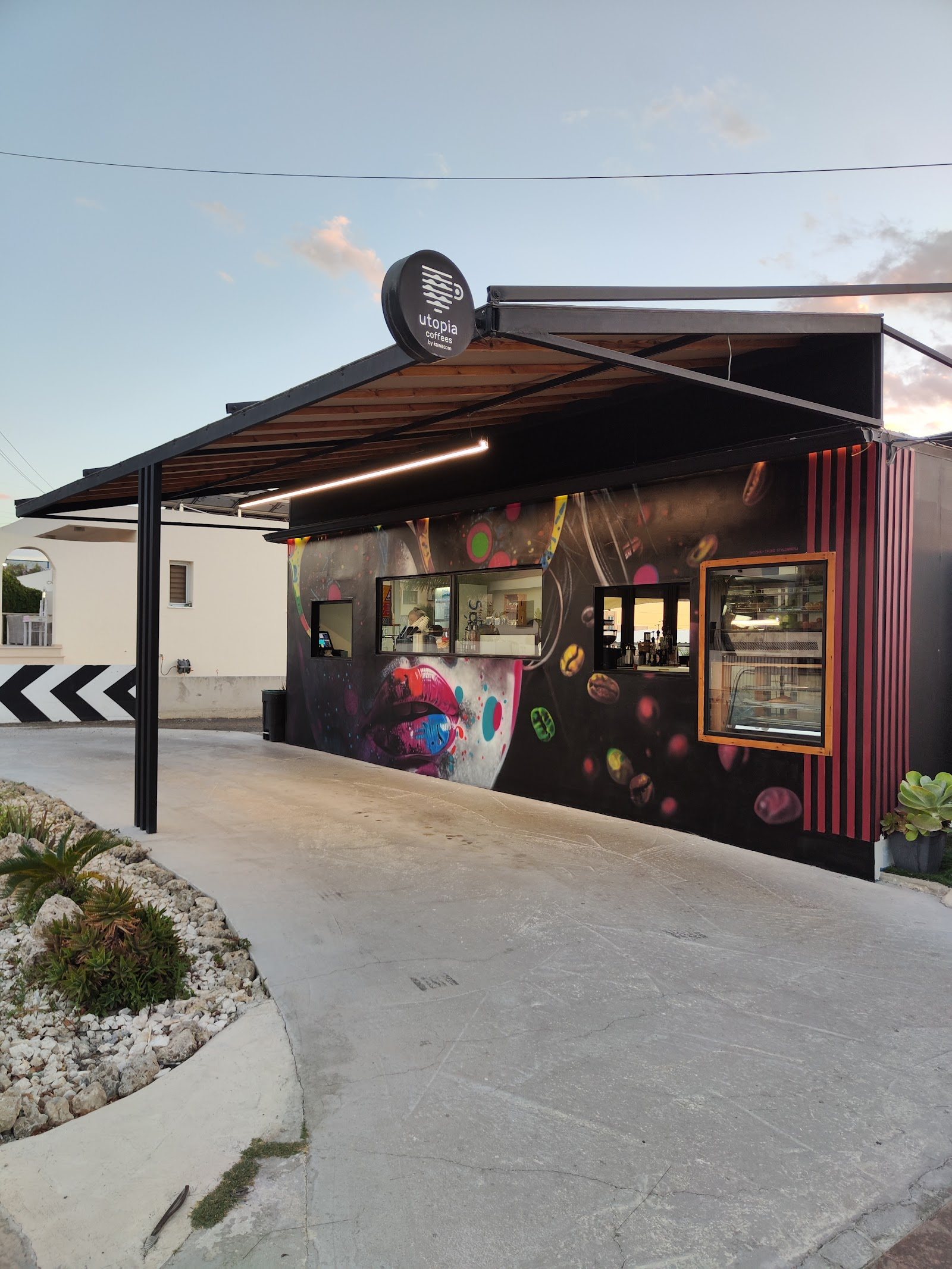 Estratra Yard Cafe Drive Through
