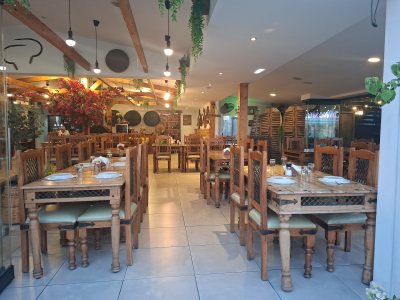 To Varelli Traditional Tavern