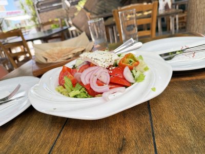 To Varelli Traditional Tavern