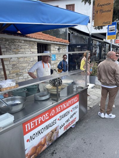 Petros o Lefkaritis (Loukoumades)