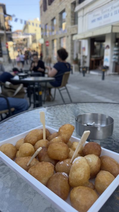 Petros o Lefkaritis (Loukoumades)