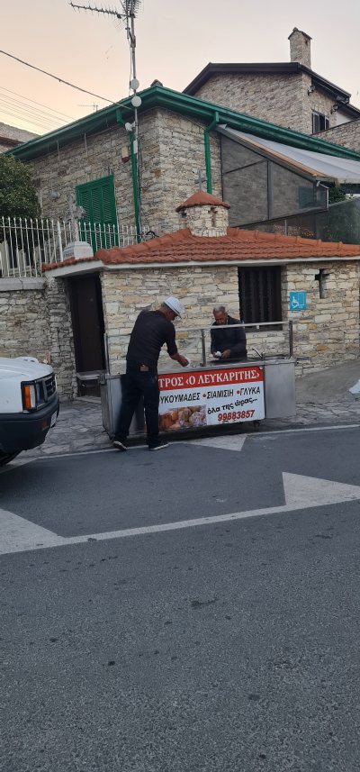 Petros o Lefkaritis (Loukoumades)